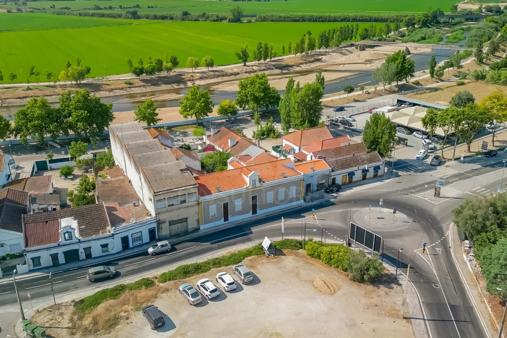 Moradia T4 Totalmente Remodelada com Logradouro em Coruche