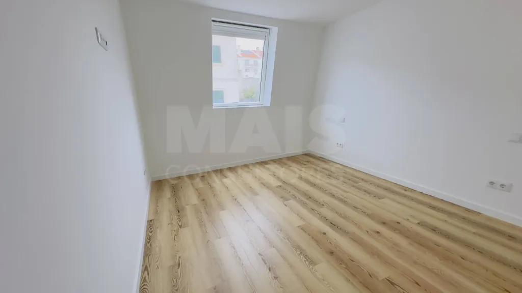 Fully Renovated 4-Bedroom Apartment | Downtown Lourinhã | Space, Elegance, and Comfort