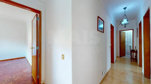 Apartamento T3 Remodelado no Centro de Oeiras | Elevador | 105 m² | Excelente Oportunidade