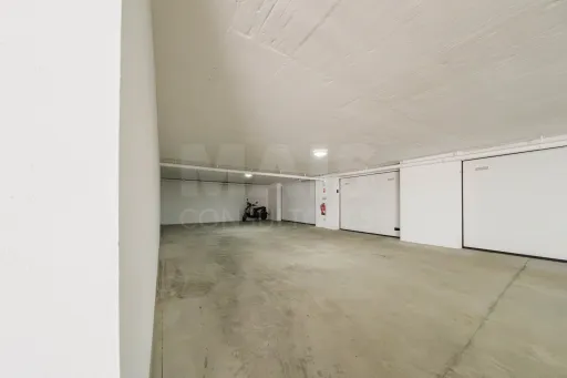 Apartamento T2 |Semi-novo | Varanda | Garagem Box |Atouguia da Baleia, Peniche