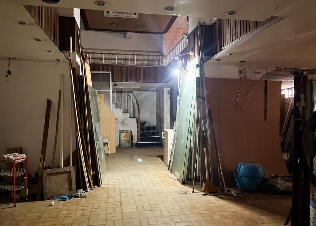 Prédio de uso Misto com 5 Pisos e 2 Frentes  na Baixa de Coimbra – 2 entrada independentes