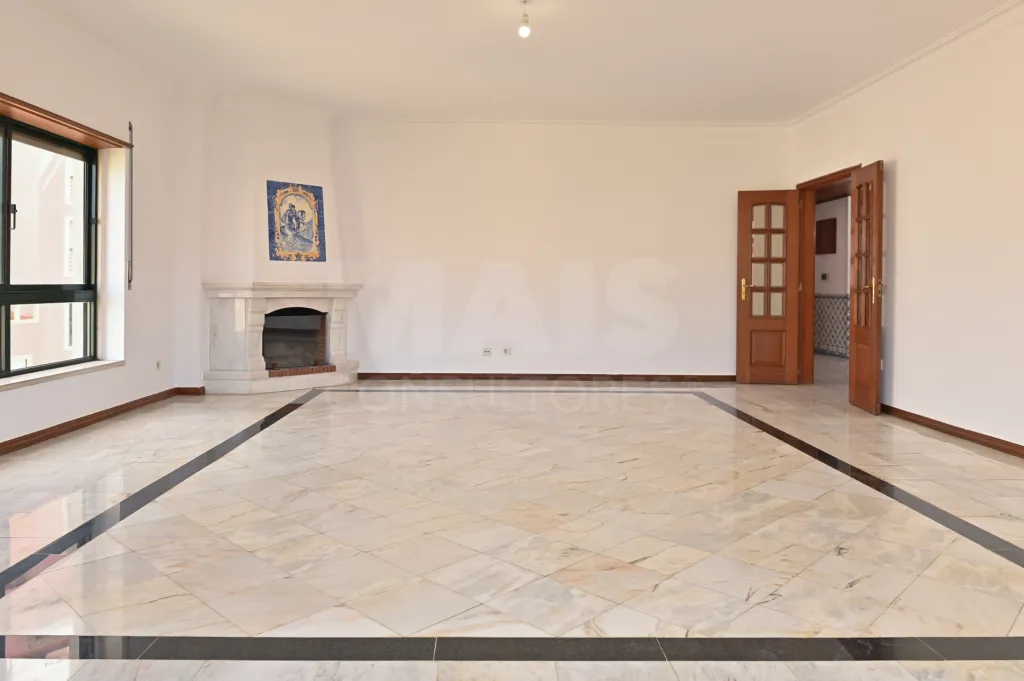 4 bedrooms in Edifício Solar do Marquês, Massamá
