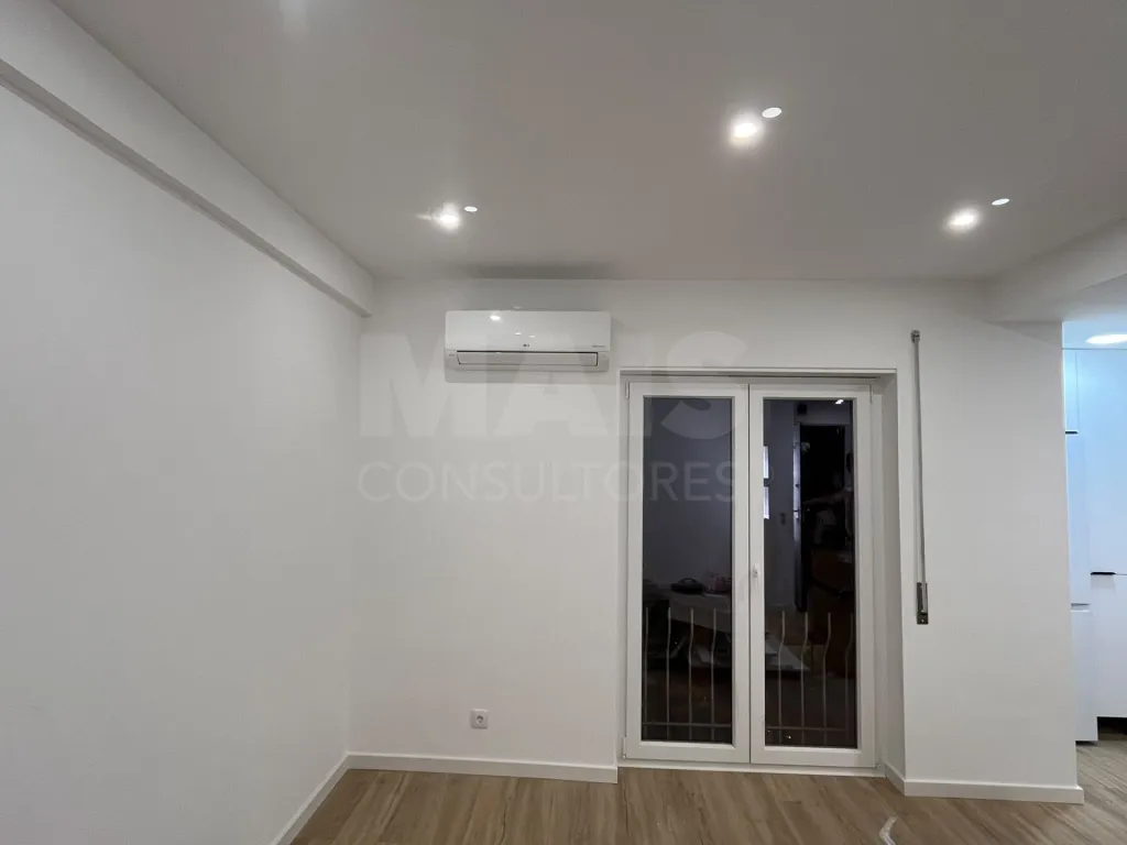 Renovated 2-Bedroom Apartment, Brand New, Dafundo