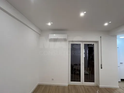 Renovated 2-Bedroom Apartment, Brand New, Dafundo
