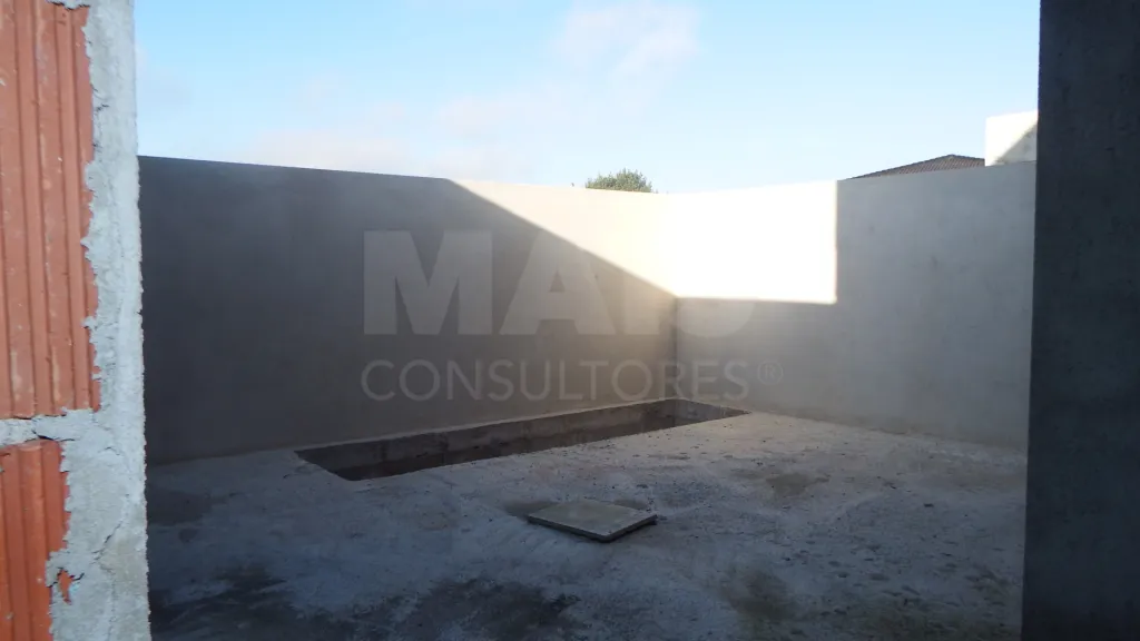 Moradia T3+1 junto praias | Garagem + logradouro privado | Terraço panorâmico sobre o mar