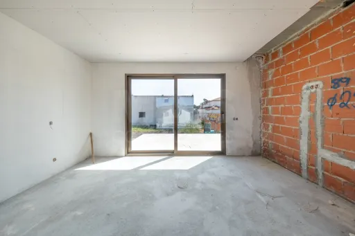 Moradia T3 (3 Suítes) com piscina e jardim - Salir do Porto