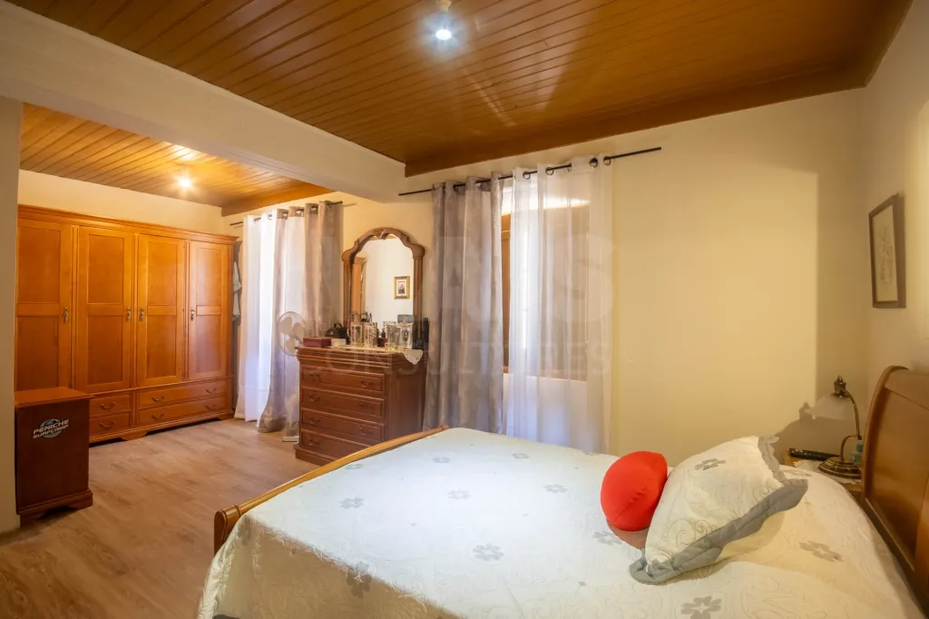 Moradia T2 + 1 com armazém de 138m²