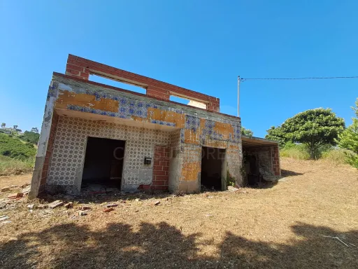 Moradia em construção em Salir de Matos