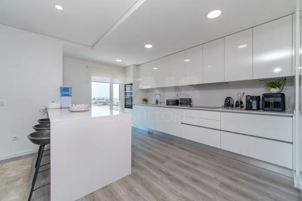 T4 Duplex com Vista Panorâmica sobre o Rio Tejo e Lisboa | Montijo