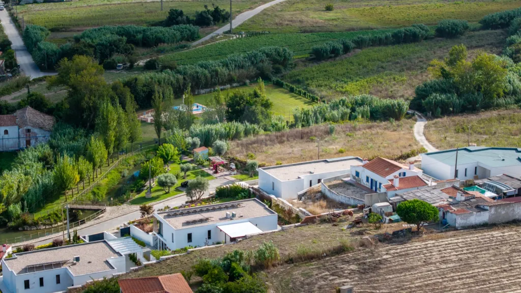 Moradia T4 com piscina em lote de 759m2 em Amoreira Óbidos