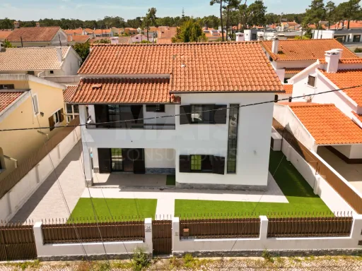 Moradia Isolada T3 com Jardim Privativo na Aroeira – Viva entre o Pinhal e o Mar