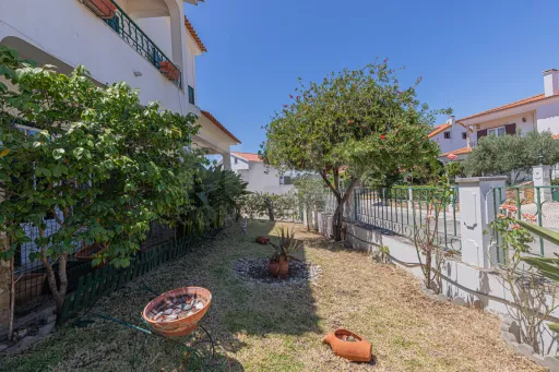 🏡✨ Moradia T4 em Alenquer com Piscina e Espaço de Convívio ao Ar Livre!