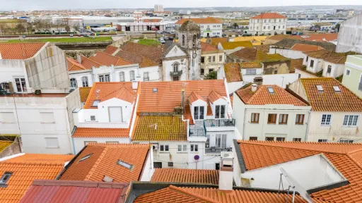 Prédio de Uso Misto em Peniche