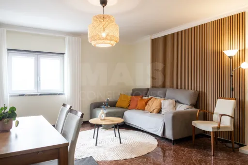 T2+2 Duplex com garagem, terraços e vista desafogada | Avenal – Caldas da Rainha
