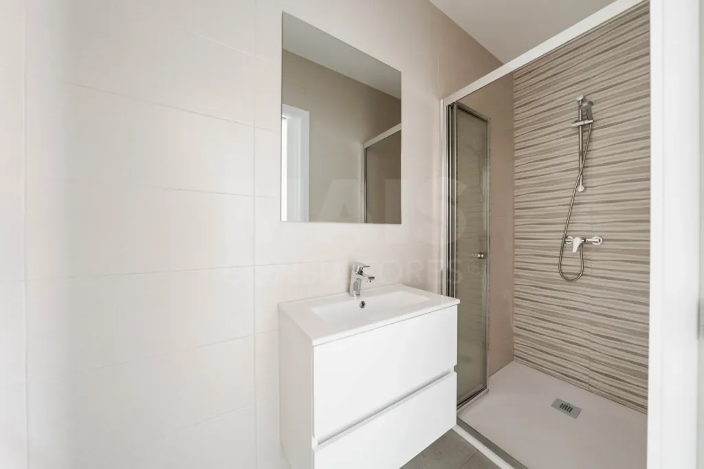 Moradia V3  moderna com piscina, vista de campo e excelente localização  Matas – Lourinhã