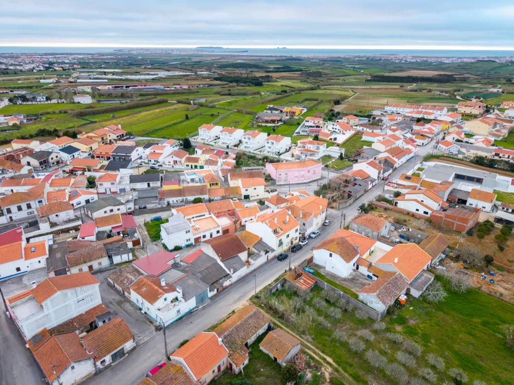Andar de Moradia T2 Totalmente Remodelado a menos de 10 Minutos das Praias de Peniche