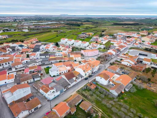 Andar de Moradia T2 Totalmente Remodelado a menos de 10 Minutos das Praias de Peniche