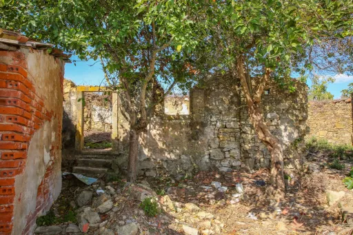 House with Patio for Total Renovation in Vale Benfeito