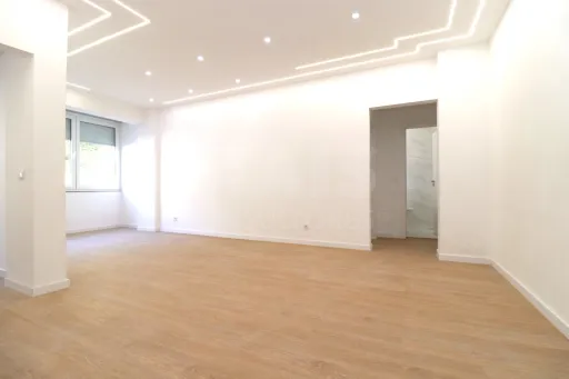 Apartamento Totalmente Remodelado T2 1º Andar com 2 Elevadores no Centro de Setúbal
