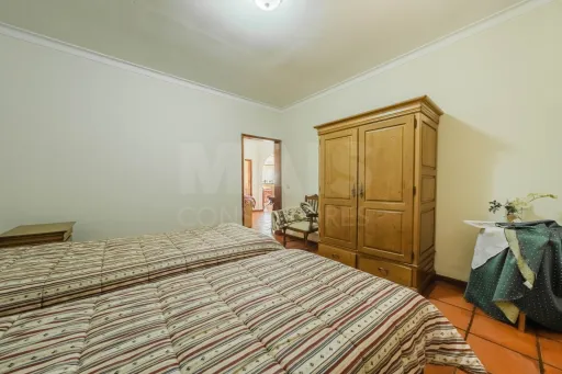Propriedade única, a apenas 2 km de Alcobaça, com mais de 30.000 m² de terreno