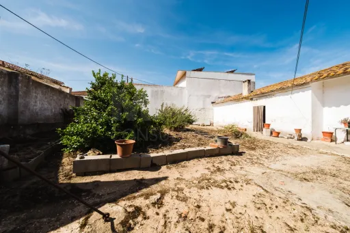 2 Moradias num terreno de 6117m2 | Carvalhal | Bombarral