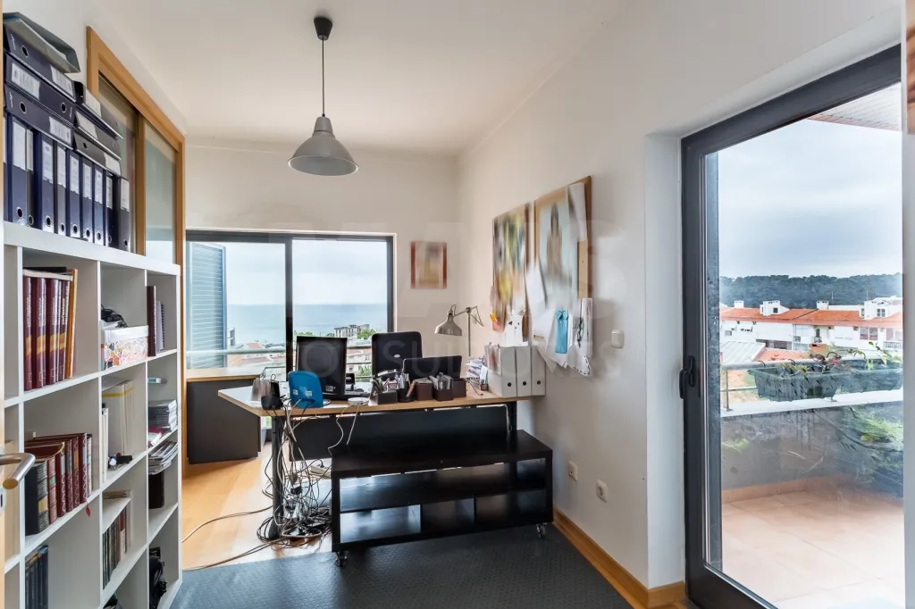 T3+1 Algés, duplex vista mar, condomínio fechado e piscina