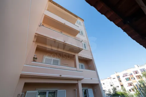 Moradia T4 com Terraço em Agualva-Cacém