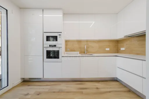 Apartamento T2 na Nazaré c/ 2 lugares de garagem