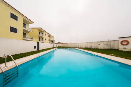 Apartamento recente com piscina e excelente exposição solar junto à praia do Baleal