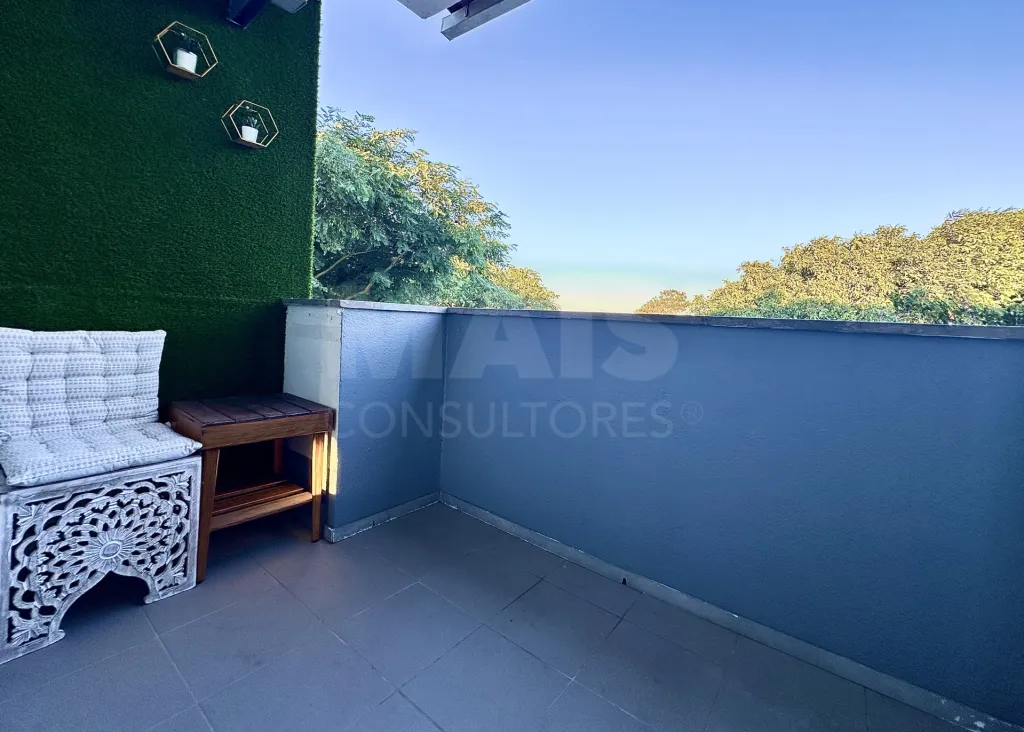 T2 Totalmente Renovado com varanda, arrecadação e ACs em Trajouce, Cascais