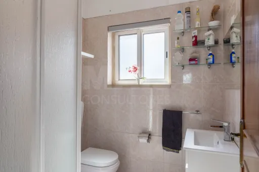 Moradia T5, com garagem e espaço exterior, Caneças