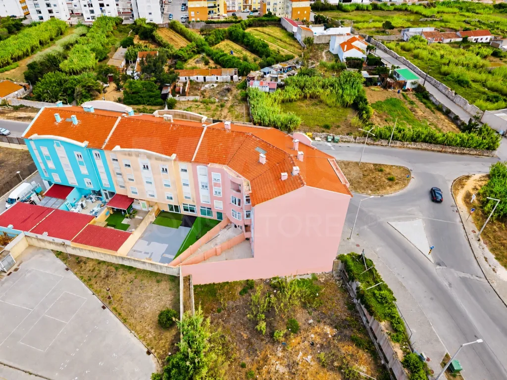 Apartamento T1+1 Renovado com Terraço, Conforto e Qualidade | Peniche