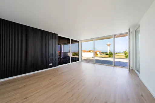 Moradia T3+2 Moderna com Vista Mar e Terraço Panorâmico