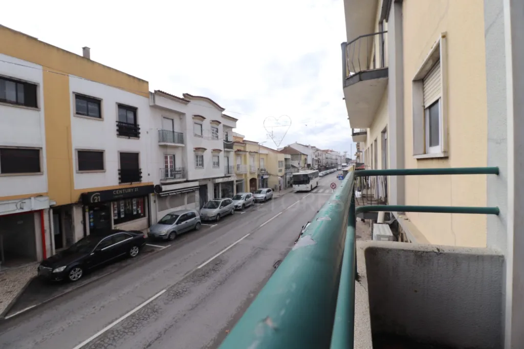 Apartment with terrace in the center of Samora Correia