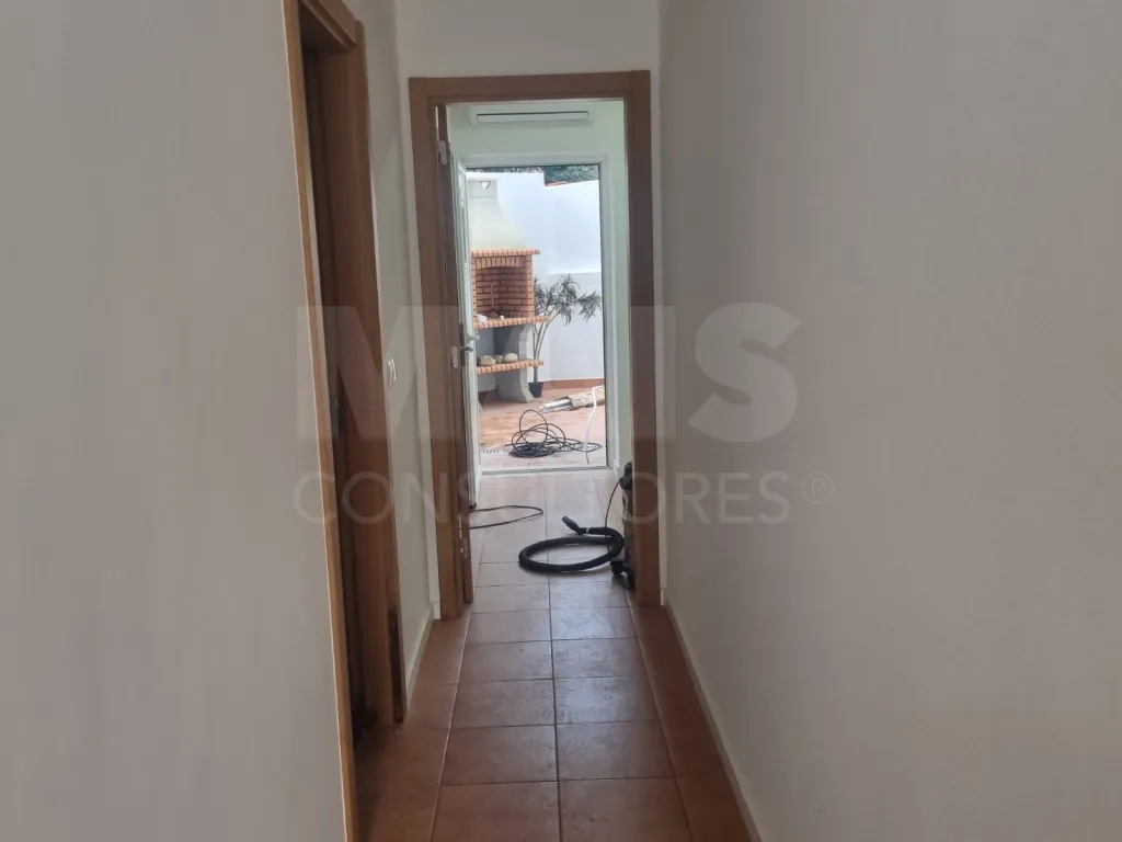 Prédio em propriedade total de r/c e 1º andar, susc. de utilização independente, em  ALFERRAREDE | ABRANTES