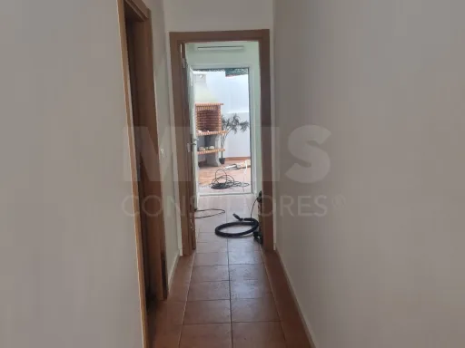 Prédio em propriedade total de r/c e 1º andar, susc. de utilização independente, em  ALFERRAREDE | ABRANTES