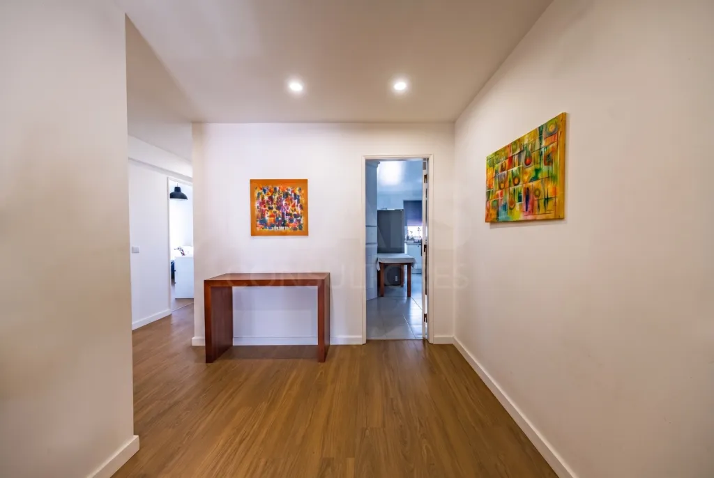 Apartamento T3 Renovado com Garagem Box – Cidade Nova, Caldas da Rainha