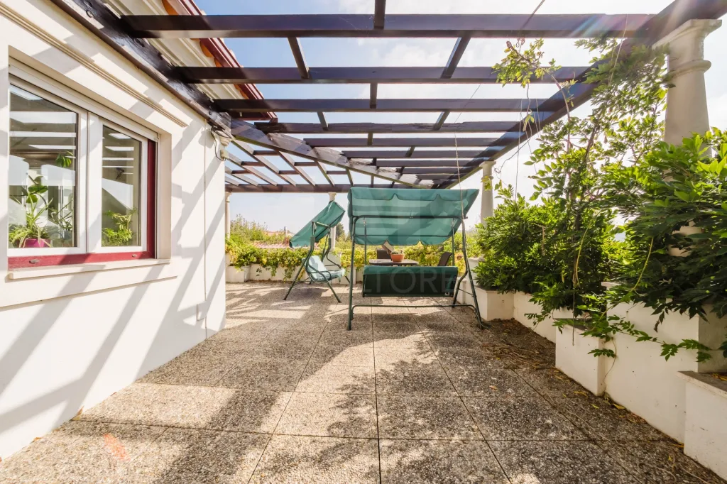 Farm 4 Bedrooms w/ Garage and 13.000 m² of land in Carvalhal, Bombarral