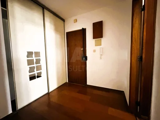 Apartamento T2 em Santo António dos Cavaleiros
