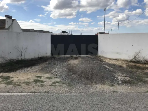Quinta com moradia T4, piscina e anexos a 35 mint de Lisboa
