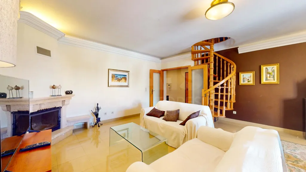 T3 Duplex com Vista Mar e Serra de Sintra – São Domingos de Rana
