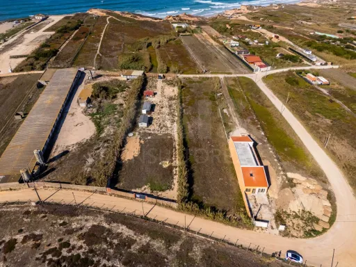 Terreno rústico | 2 acessos | 500m da Praia da Almagreira