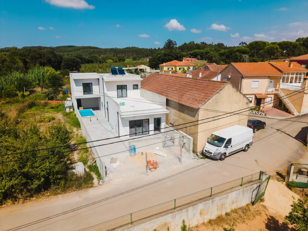 Moradia T3 Nova com Piscina