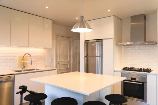 Moradia T5 entre a serra e o mar ( em Janes, Malveira da Serra) onde o conforto clássico encontra a modernidade sustentável.