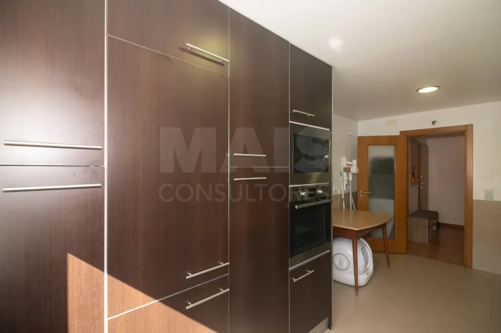 Apartamento T2 Moderno com Garagem | A-da-Beja, Amadora