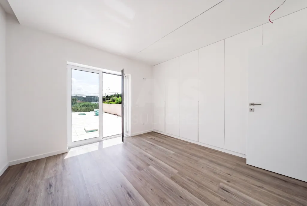 Moradia T3 Nova com Piscina