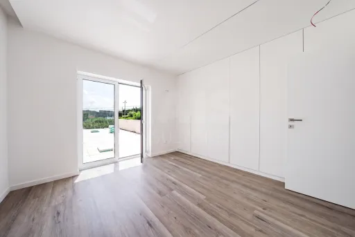 Moradia T3 Nova com Piscina
