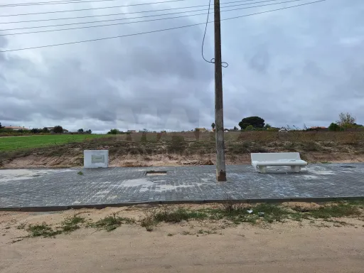 Urban plot with 1102m2 for housing construction.