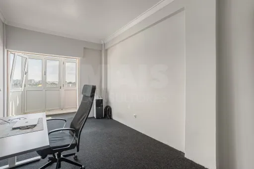 2-Bedroom Apartment with Excellent Potential | Sacavém | 5th Floor with Elevator