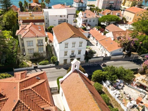Moradia de T8 com Jardim em S. João do Estoril.